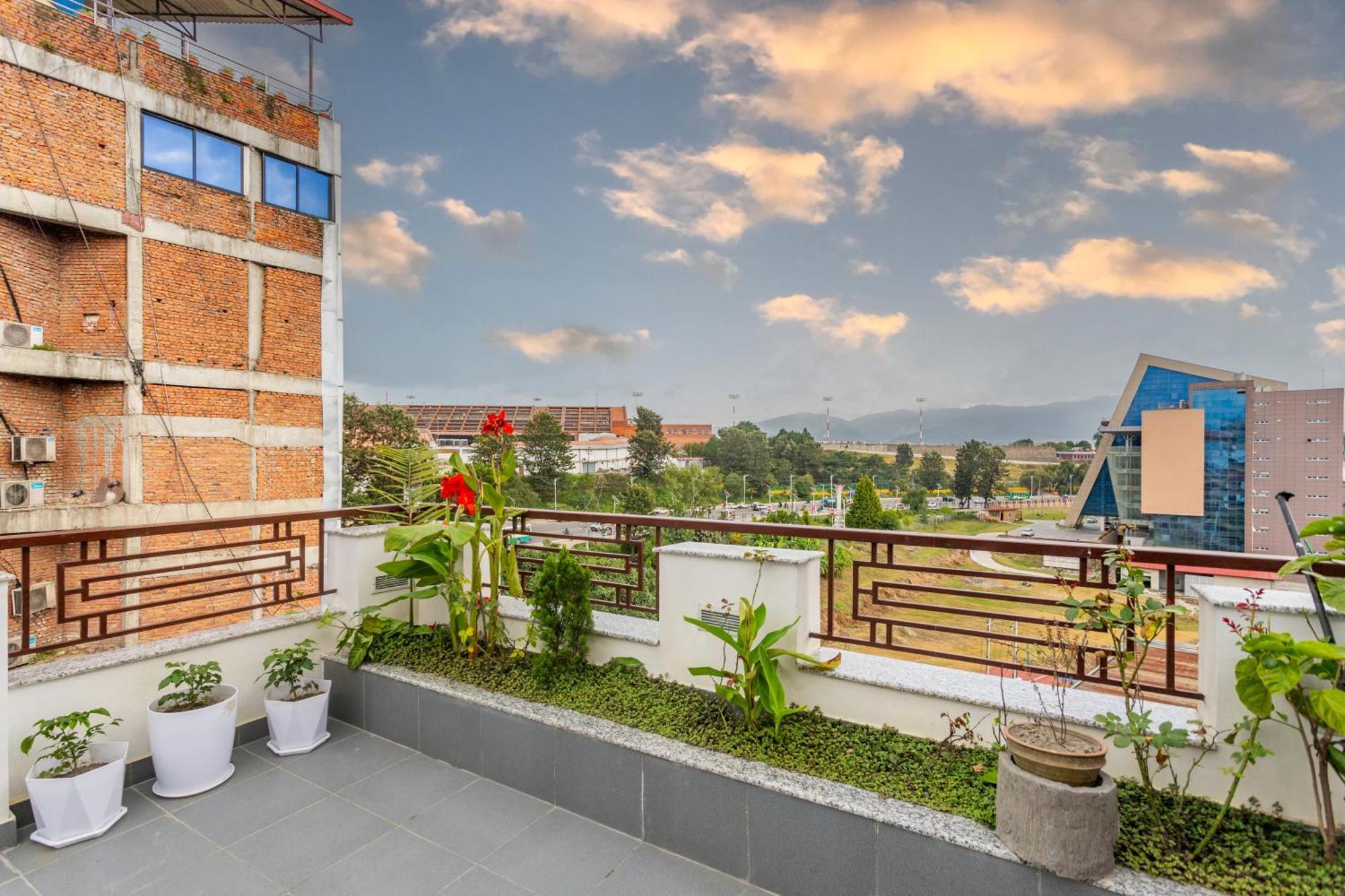 Airport Diana Hotel Kathmandu Exterior foto